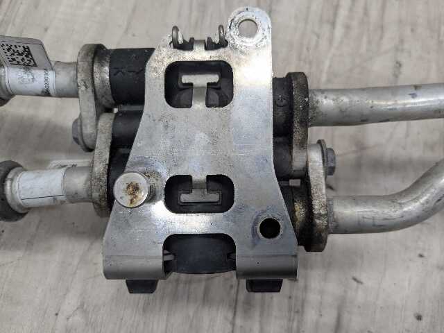 16-19 OEM BMW F90 M5 G12 750 G30 M550 Transmission Oil Cooler Line Inlet Outlet