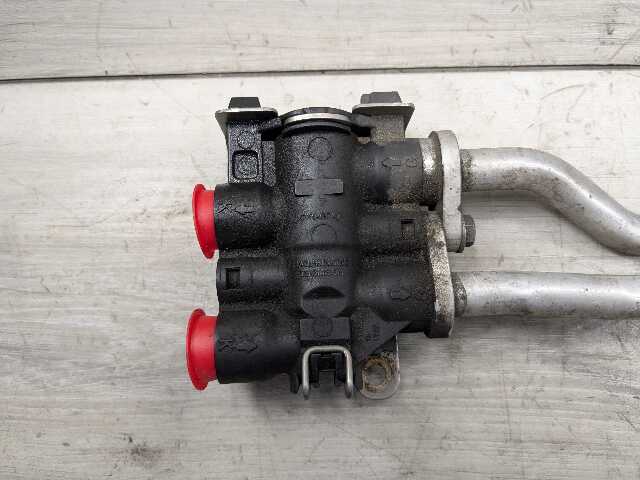 16-19 OEM BMW F90 M5 G12 750 G30 M550 Transmission Oil Cooler Line Inlet Outlet