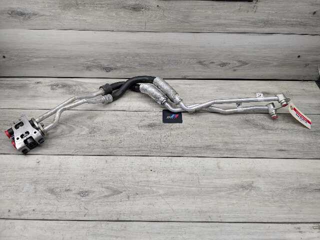 16-19 OEM BMW F90 M5 G12 750 G30 M550 Transmission Oil Cooler Line Inlet Outlet