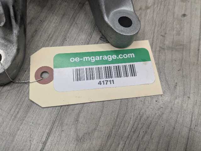 OEM BMW G20 G22 G23 G26 G42 RWD Right Passenger Engine Mount Support Bracket B58