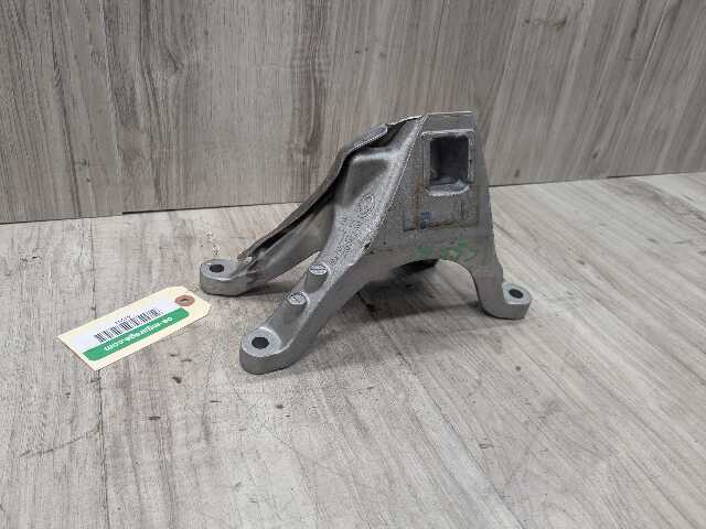 OEM BMW G20 G22 G23 G26 G42 RWD Right Passenger Engine Mount Support Bracket B58