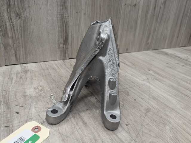 OEM BMW G20 G22 G23 G26 G42 RWD Right Passenger Engine Mount Support Bracket B58