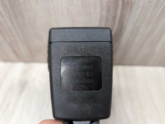 OEM BMW F90 G11 G12 G30 530 540 M550 750 M5 Front Left or Right Seatbelt Buckle