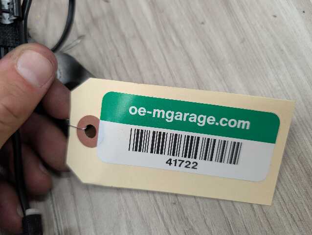 OEM BMW F90 G11 G12 G30 530 540 M550 750 M5 Front Left or Right Seatbelt Buckle