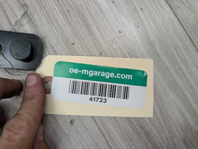 OEM BMW F90 G11 G12 G30 530 540 M550 750 M5 Front Left or Right Seatbelt Buckle