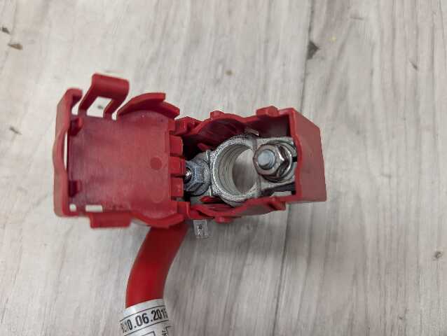 OEM BMW G12 G14 G16 G30 530 540 M550 740 750 M760 Rear Fuse Box Battery Cable