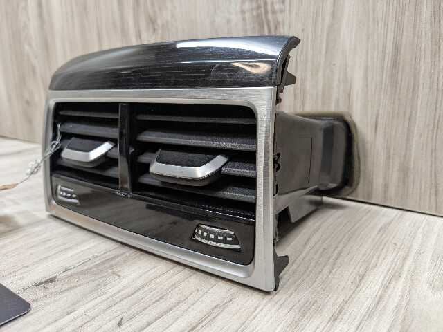 16-22 OEM BMW G11 G12 740 750 M760 B7 Rear Center Console AC Air Vent Grille