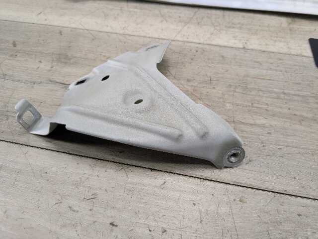16-22 OEM BMW F48 X1 28i 28iX Front Left Driver Side Fender Holder Bracket