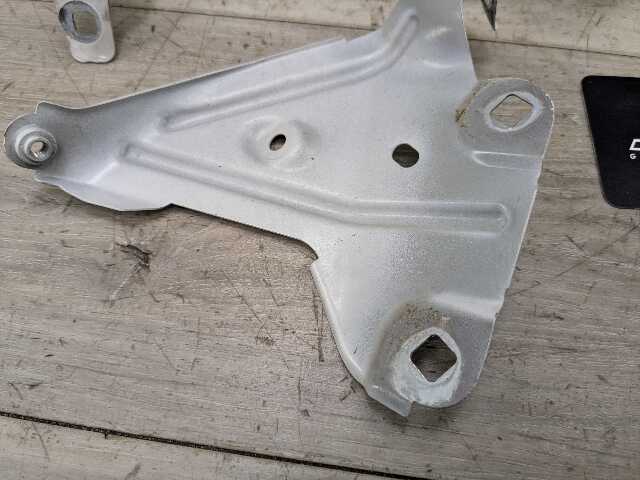 16-22 OEM BMW F48 X1 28i 28iX Front Right Passenger Fender Holder Bracket