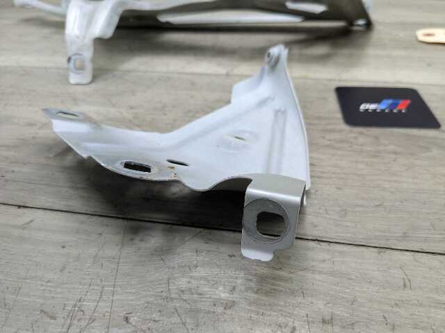16-22 OEM BMW F48 X1 28i 28iX Front Right Passenger Fender Holder Bracket