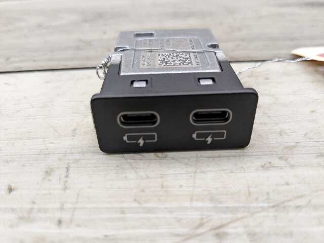 OEM BMW F48 F97 G01 G12 G20 G26 G30 USB Type C Socket Charger Port Connector