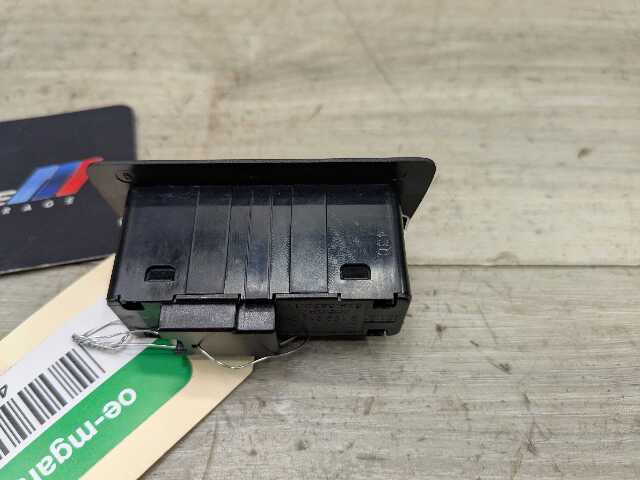 OEM BMW F02 F10 F35 F30 F36 F80 G01 G30 X3 Rear Trunk Lid Center Unlock Switch