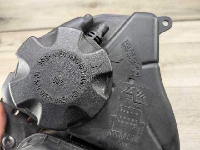 OEM BMW F02 F06 F10 F12 F13 535 640 Engine N55 Coolant Expansion Tank Reservoir