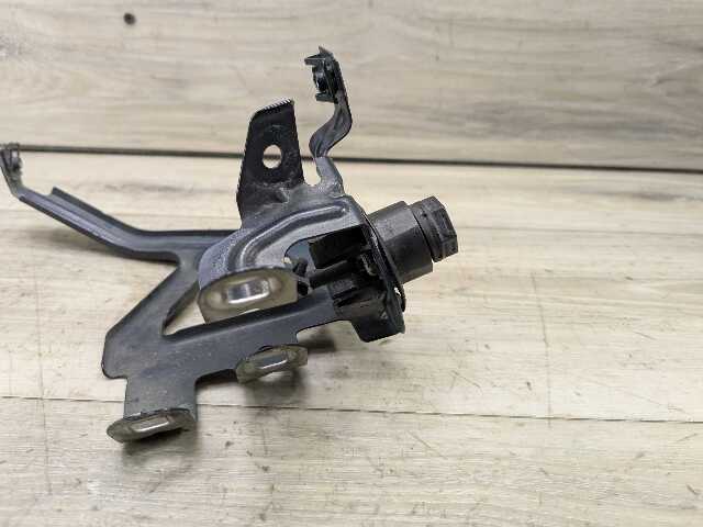 11-16 OEM BMW F10 528 535 550 Front Right Passenger Fender Holder Brackets SET