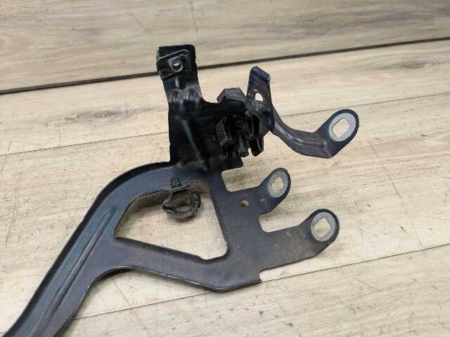 11-16 OEM BMW F10 528 535 550 Front Right Passenger Fender Holder Brackets SET