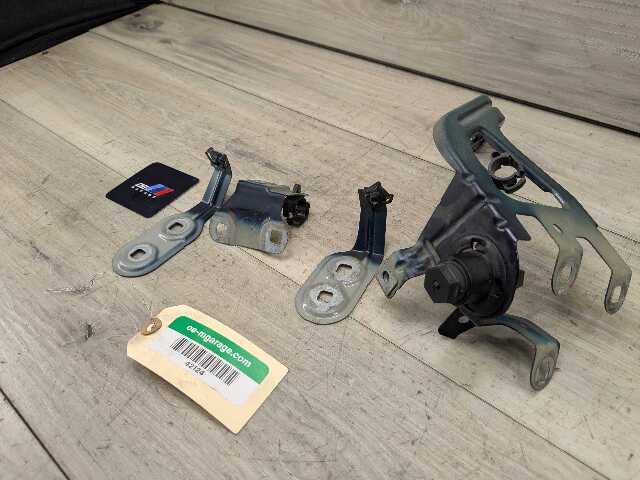 11-16 OEM BMW F10 528 535 550 Front Right Passenger Fender Holder Brackets SET