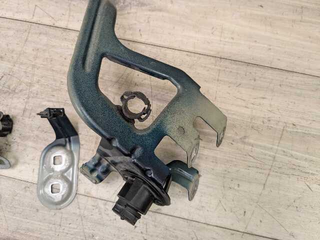 11-16 OEM BMW F10 528 535 550 Front Right Passenger Fender Holder Brackets SET