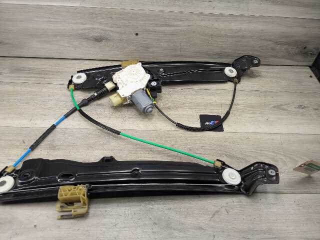 OEM BMW F10 528 535 550 M5 FRONT Right Passenger Door Window Regulator Motor