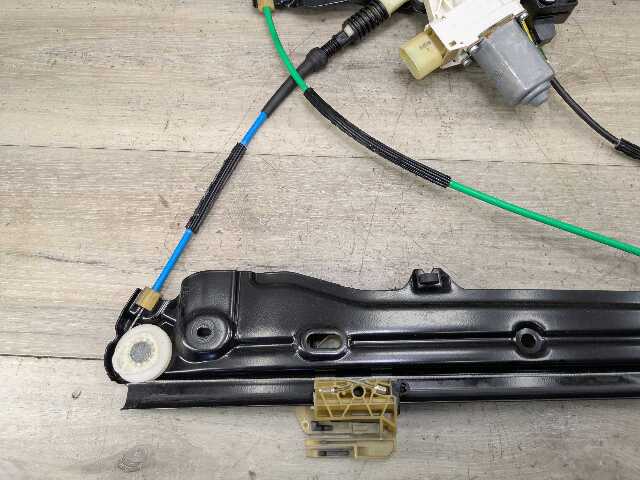 OEM BMW F10 528 535 550 M5 FRONT Right Passenger Door Window Regulator Motor
