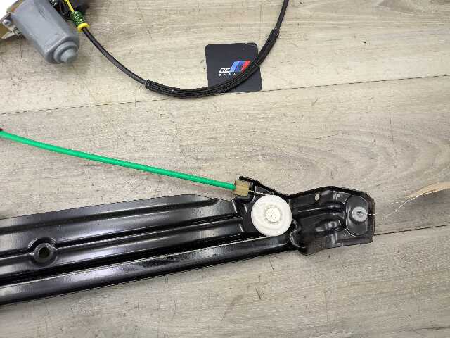 OEM BMW F10 528 535 550 M5 FRONT Right Passenger Door Window Regulator Motor