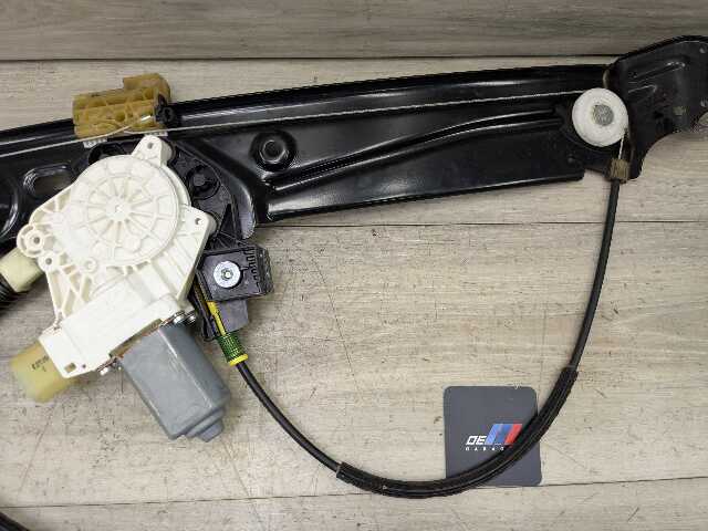 OEM BMW F10 528 535 550 M5 FRONT Right Passenger Door Window Regulator Motor