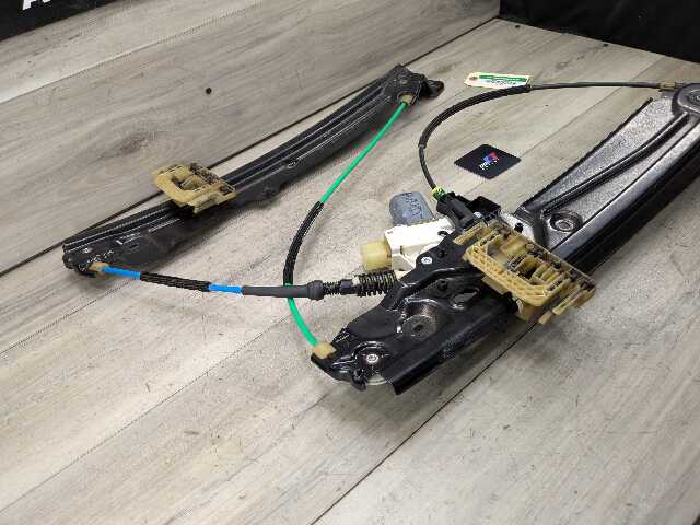 OEM BMW F10 528 535 550 M5 FRONT Right Passenger Door Window Regulator Motor