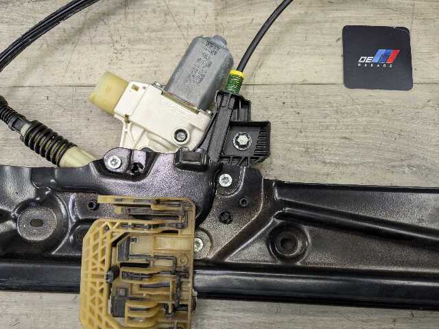 OEM BMW F10 528 535 550 M5 FRONT Right Passenger Door Window Regulator Motor