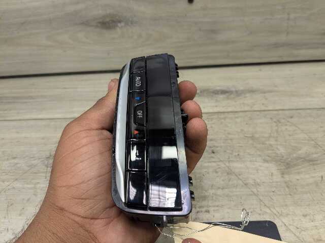 OEM BMW G20 G22 G23 G26 G80 G82 G83 Rear AC Air Climate Control Switch Module