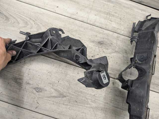 09-11 BMW E90 E91 LCI Front Left Right Headlight Arm Bracket Mount Plastic SET