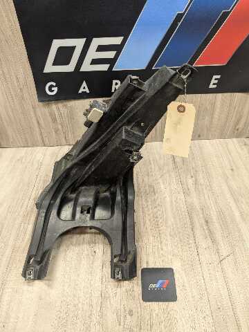 OEM BMW E70 E71 X5 X6 X5M X6M Front Right Passenger Fender Mount Support Bracket