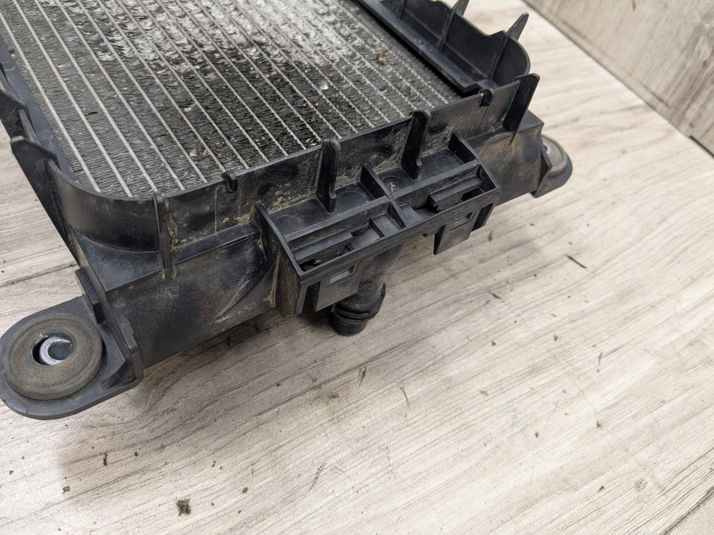 12-15 OEM BMW F22 F30 F32 F34 F36 Engine Oil Cooler Radiator Passenger Right