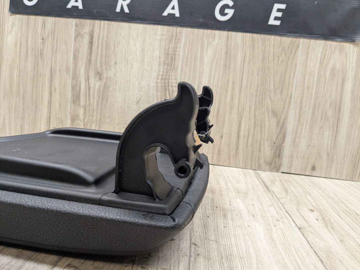 OEM BMW E90 E92 E93 328 335 Center Console Armrest Tray BLACK Leather Dakota