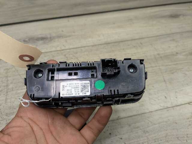 OEM BMW G20 G22 G23 G26 G80 G82 G83 Rear AC Air Climate Control Switch Module