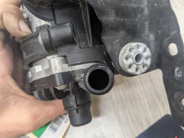 08-14 OEM BMW E70 X5M X6M Engine S63 Auxiliary Coolant Water Pump