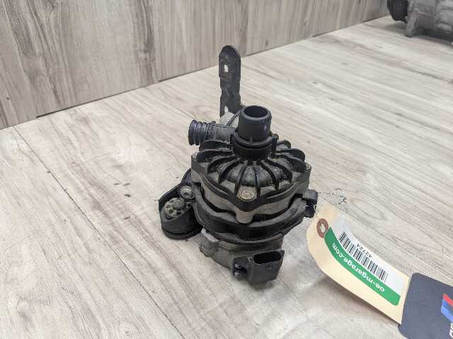 08-14 OEM BMW E70 X5M X6M Engine S63 Auxiliary Coolant Water Pump