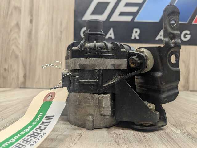 08-14 OEM BMW E70 X5M X6M Engine S63 Auxiliary Coolant Water Pump