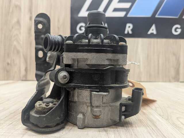 08-14 OEM BMW E70 X5M X6M Engine S63 Auxiliary Coolant Water Pump