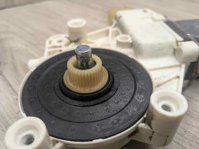 07-16 OEM BMW E89 E92 E93 328 335 M3 Right Passenger Door Window Regulator Motor