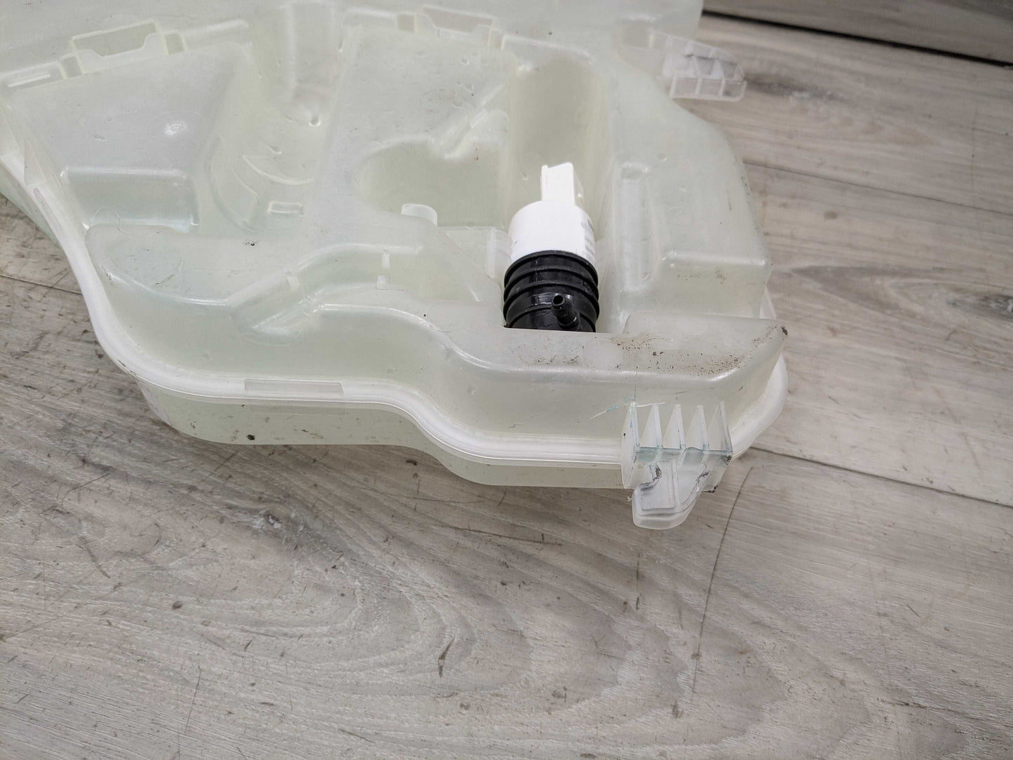 OEM BMW G20 G22 330 M340 430 M440 Windshield Wipe Washer Bottle Tank Reservoir