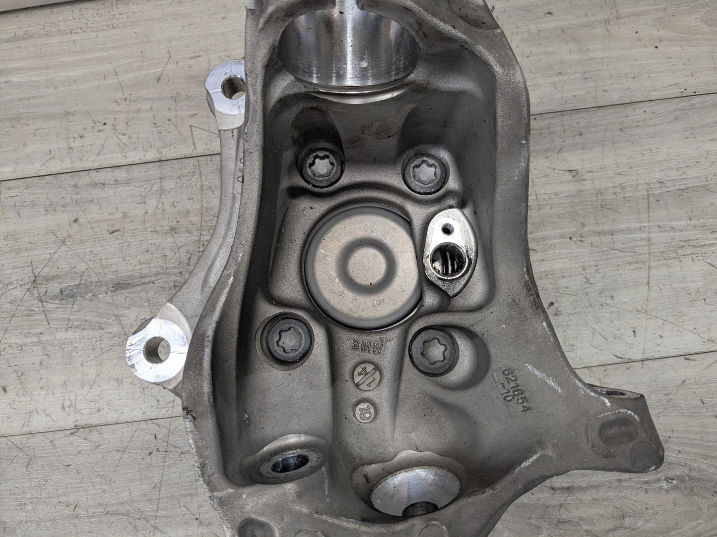OEM BMW G20 G22 G23 330 M340 FRONT Left Driver Hub Spindle Knuckle Bearing RWD
