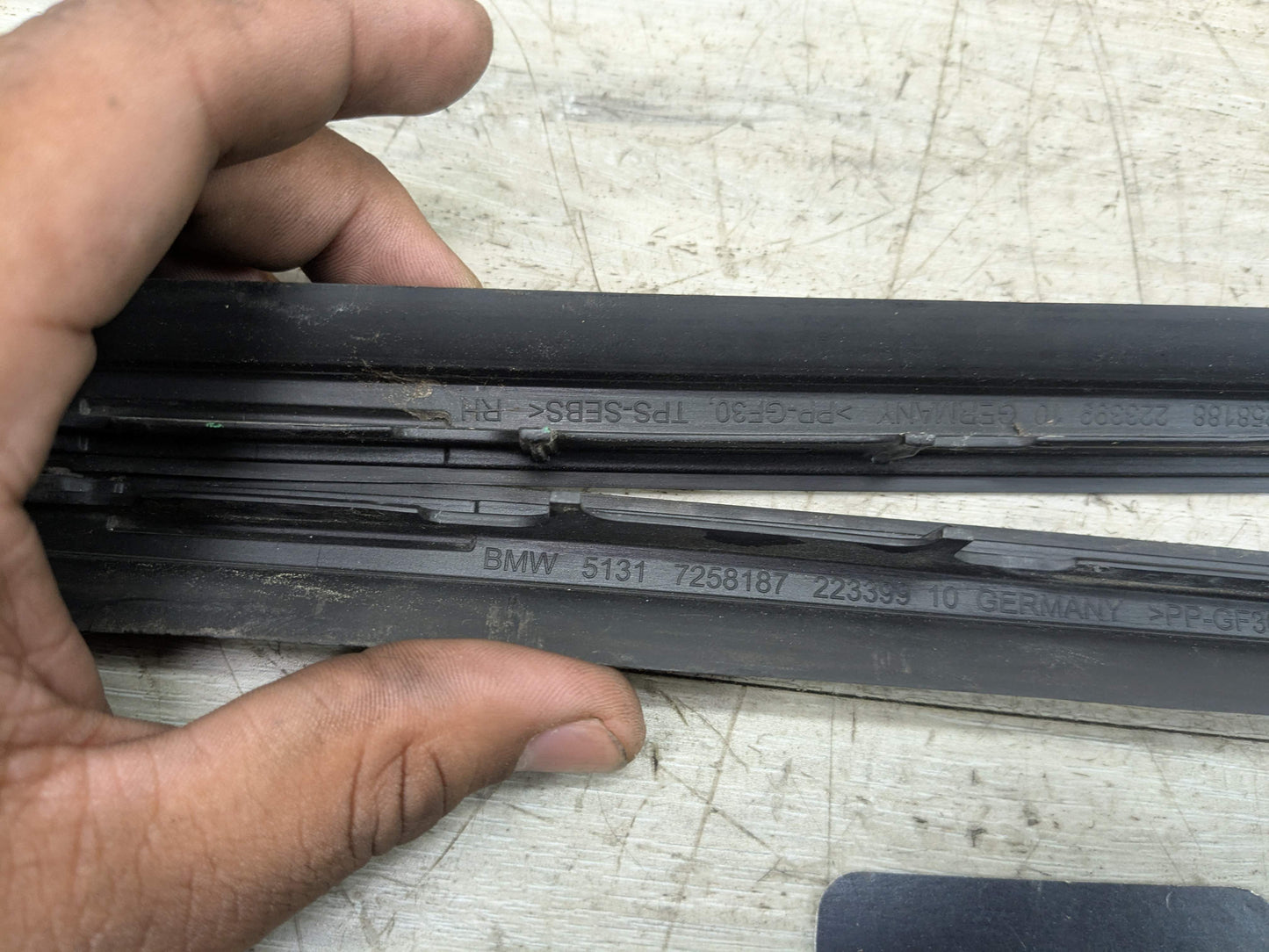 *12-20 OEM BMW F30 F31 F80 M3 Front Left Right Windshield Side Drip Molding PAIR