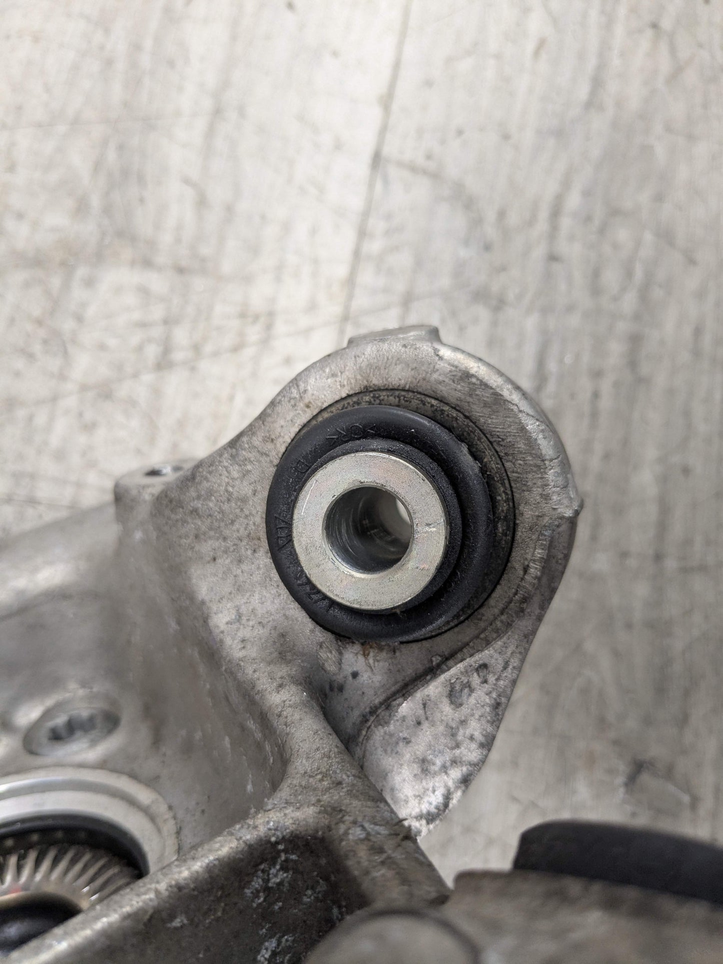 OEM BMW G01 X3 30i 30iX M40iX REAR Right Passenger Knuckle Hub Spindle Bearing
