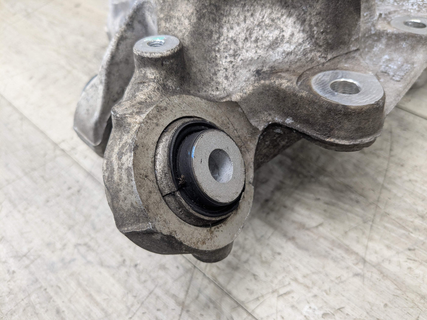 OEM BMW G01 X3 30i 30iX M40iX REAR Right Passenger Knuckle Hub Spindle Bearing