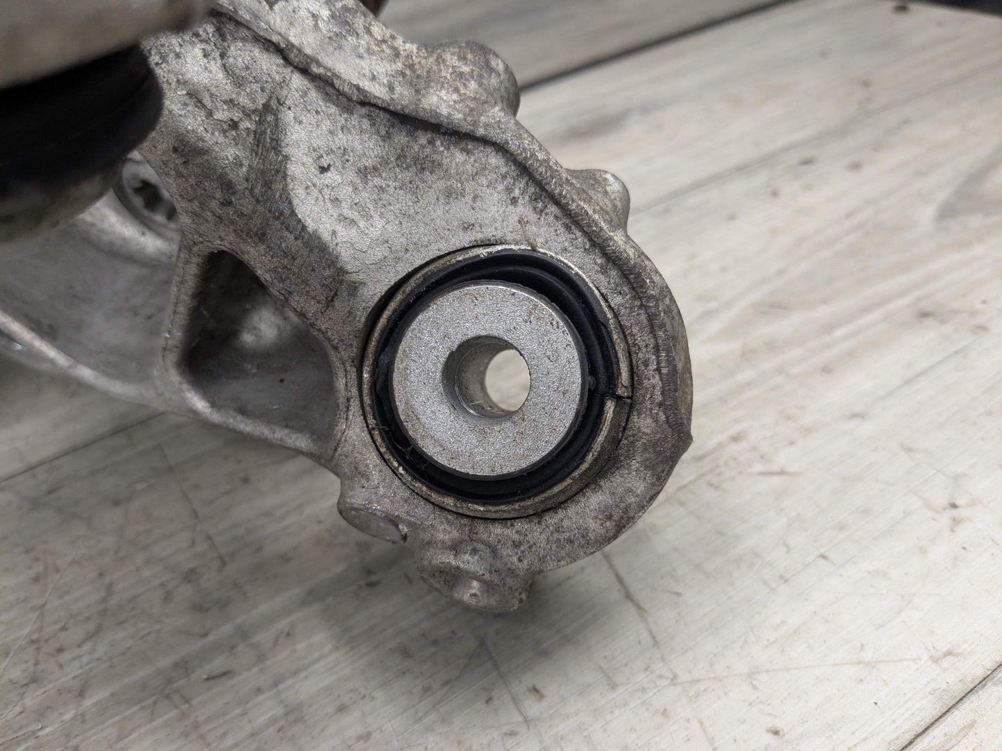 OEM BMW G01 X3 30i 30iX M40iX REAR Right Passenger Knuckle Hub Spindle Bearing