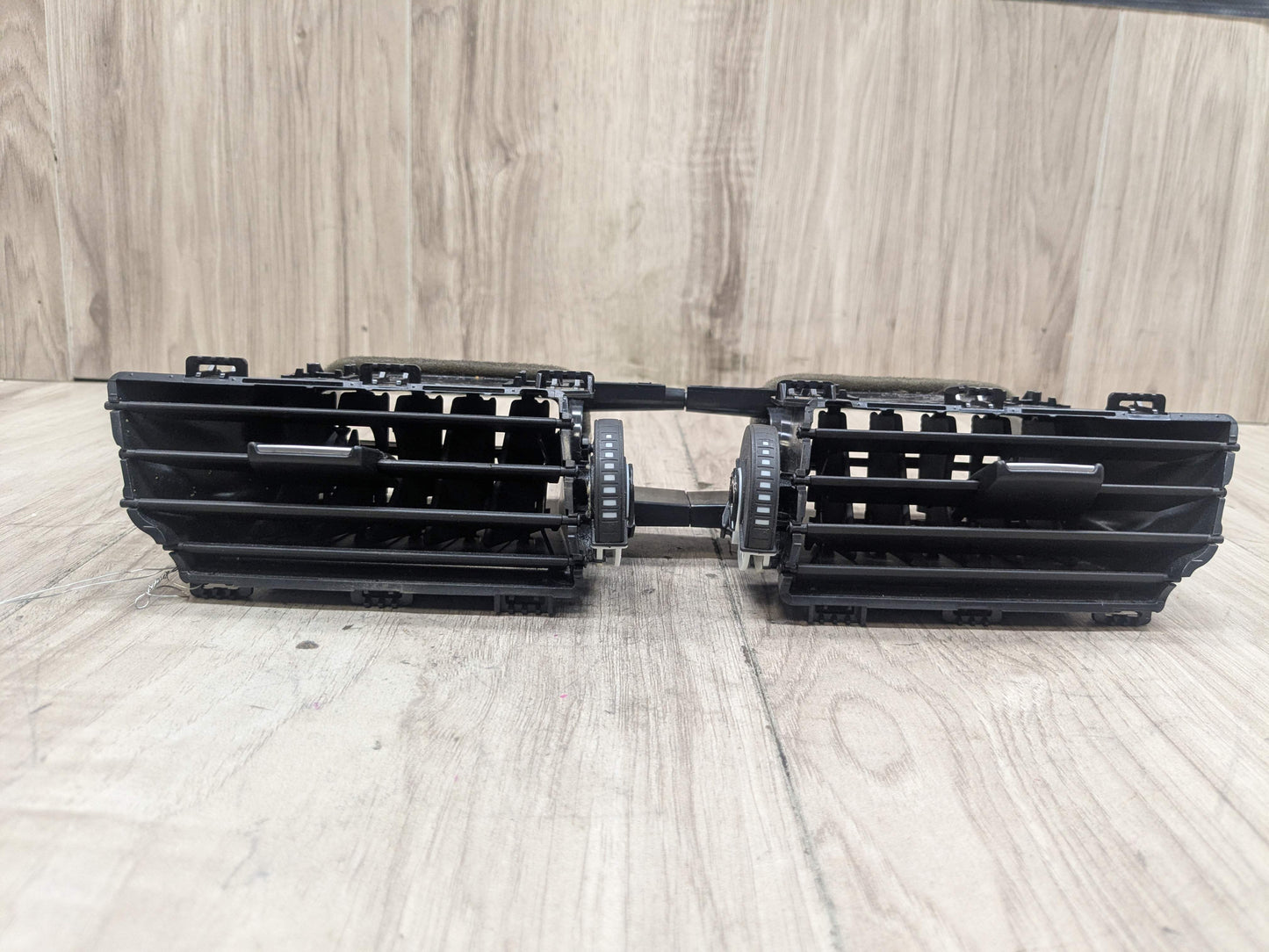 16-23 OEM BMW F39 F48 X1 X2 Center Middle Dash Fresh Air AC Vent Grill Grille