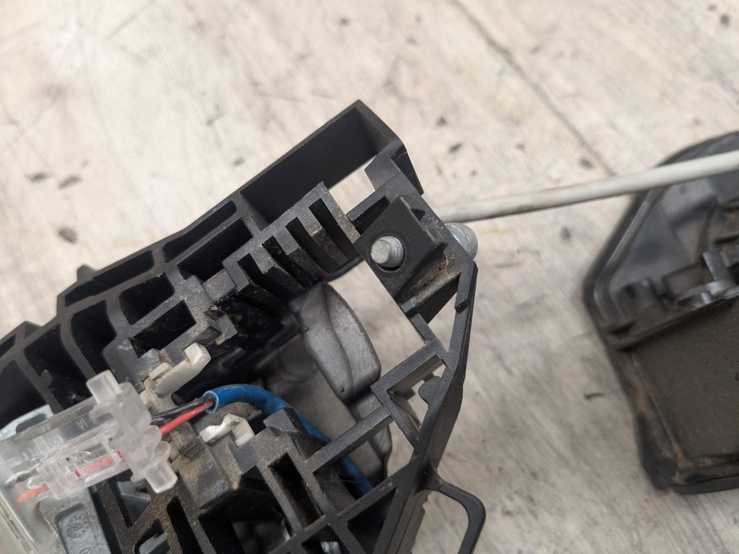 OEM BMW E82 E90 F10 F23 F30 F32 E60 F01 M4 X6 REAR LEFT Door Lock Latch Actuator