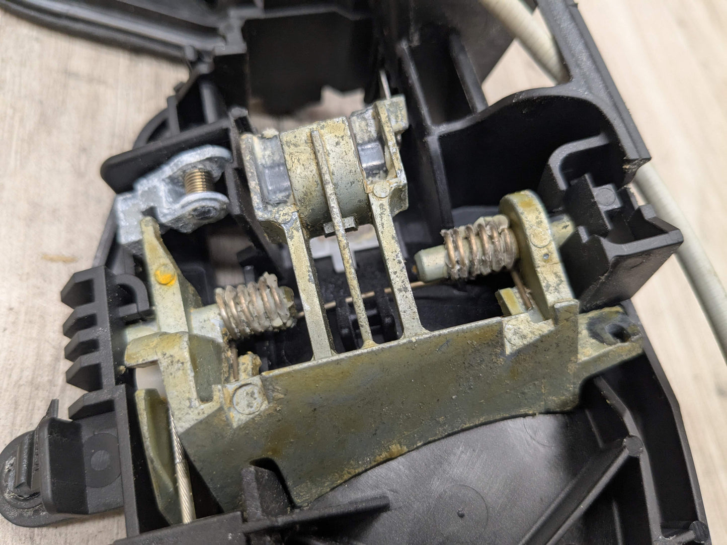 BMW E82 E90 E92 F22 F30 F32 E60 F10 M3 X5 Front LEFT Door Lock Latch Actuator