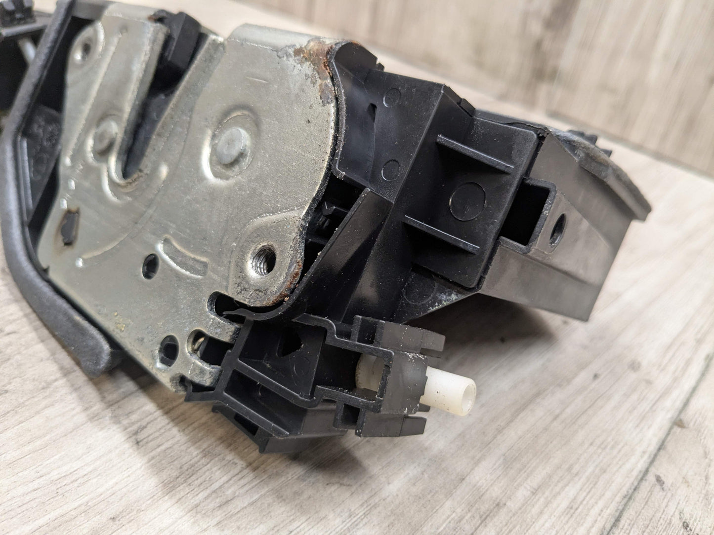 BMW E82 E90 E92 F22 F30 F32 E60 F10 M3 X5 Front LEFT Door Lock Latch Actuator