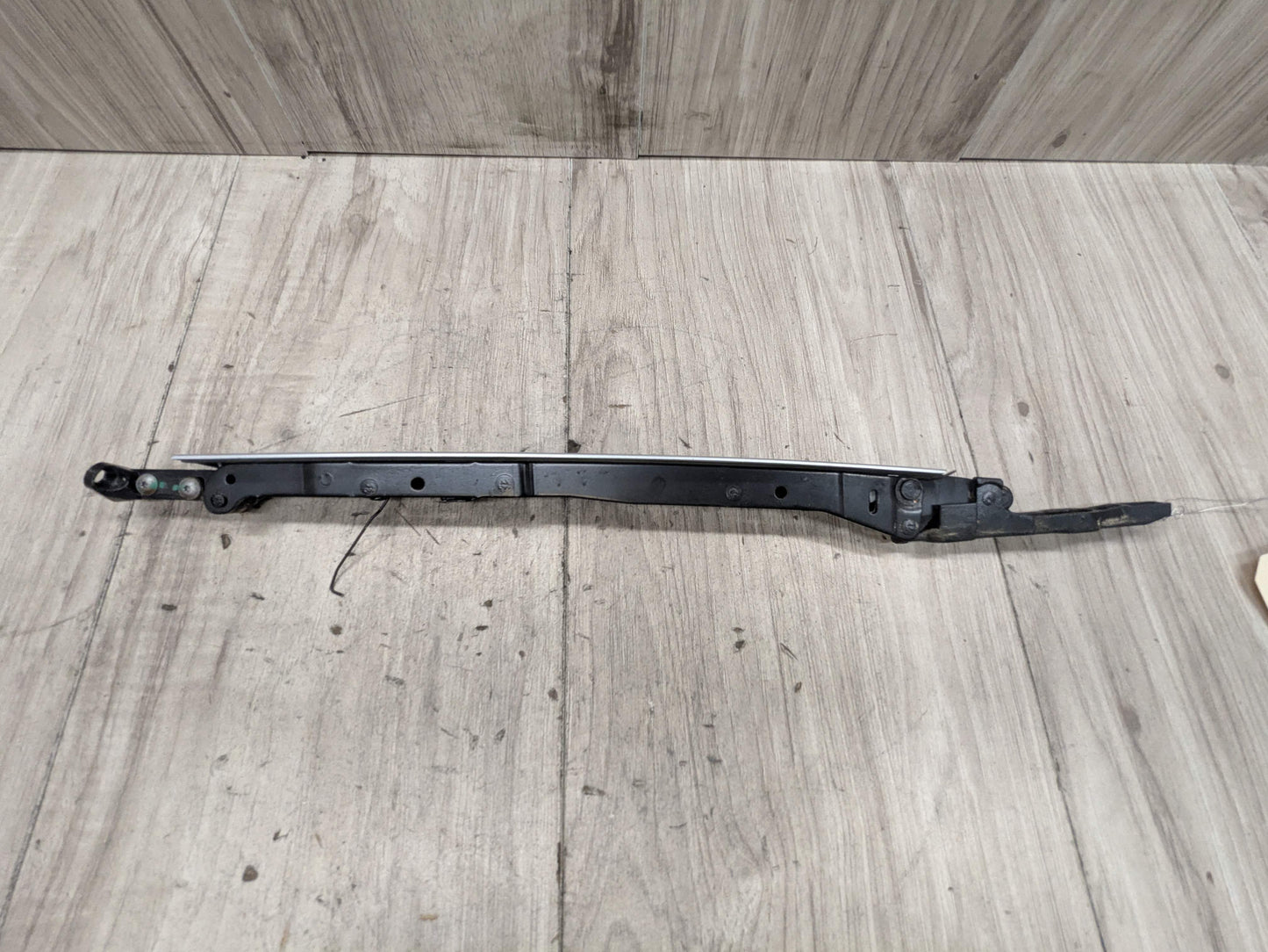 OEM BMW E93 335 M3 F33 F83 M4 Convertible Roof Top Hinge Cover Right Silver