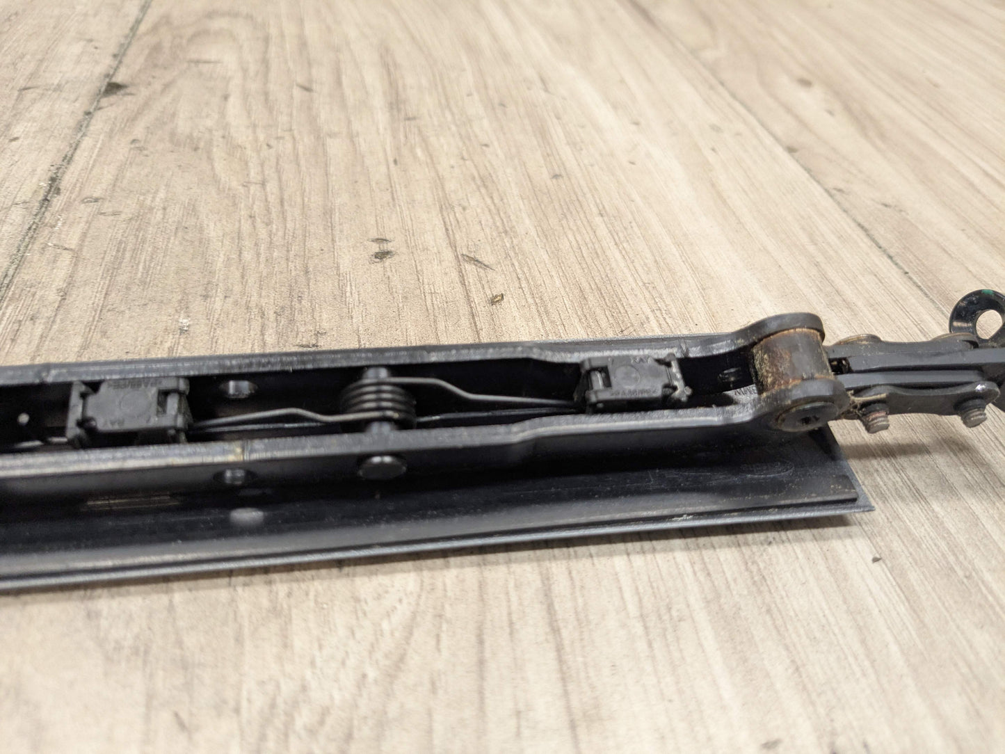 OEM BMW E93 335 M3 F33 F83 M4 Convertible Roof Top Hinge Cover Right Silver